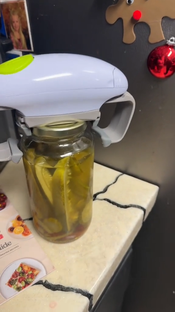 פותחן צנצנות חשמלי אוטומטי | כל צנצנת נפתחת בלחיצת כפתור